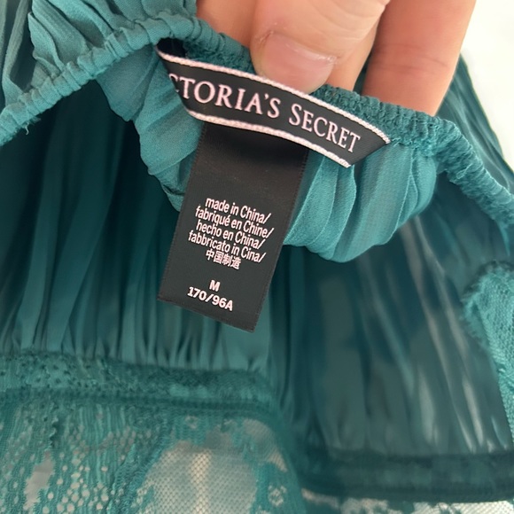 Victoria’s Secret Super Cute Lace Lingerie Top - Picture 4 of 4